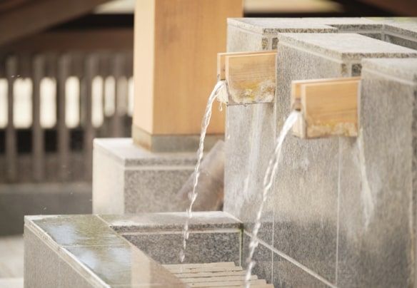 草津温泉の泉質は研究に裏付けされた特別な温泉。殺菌効果も抜群。